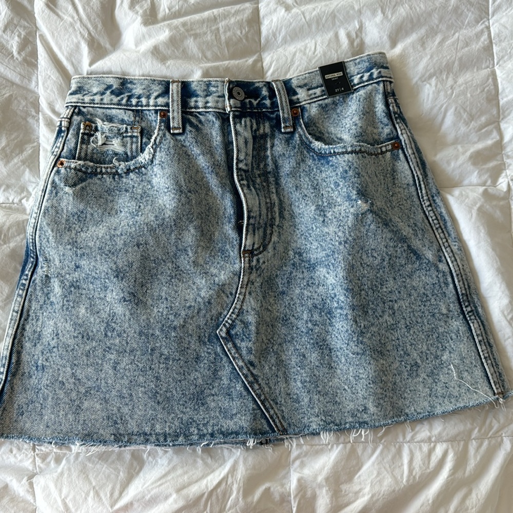 Abercrombie & Fitch Light Acid-Wash Denim Mini Skirt - Picture 3 of 6